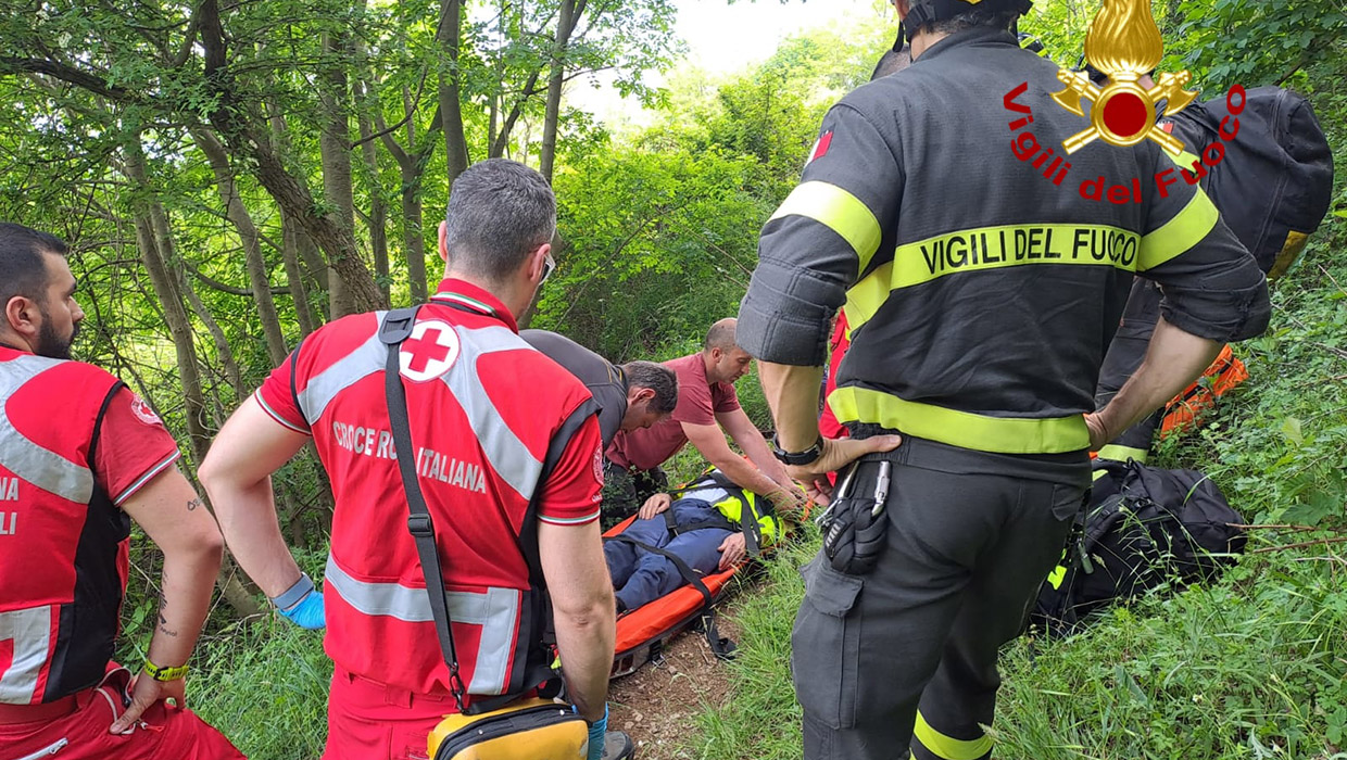Escursionista scivola sul Monte Figogna per una quindicina di metri ...