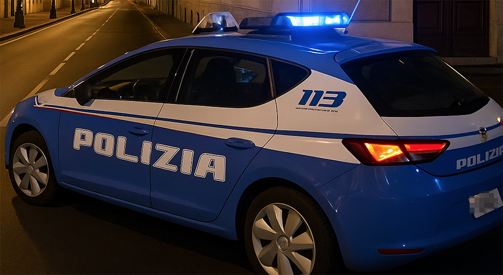 Volante della Polizia di notte nella fotografia illustrativa di GenovaQuotidiana