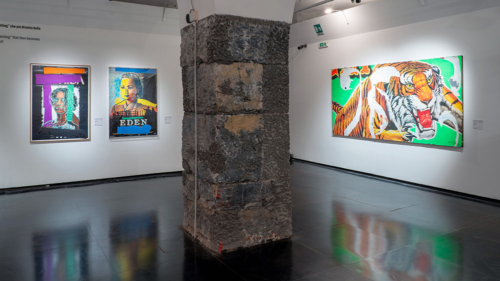 A Palazzo Ducale la mostra che strappa i manifesti e racconta il ...