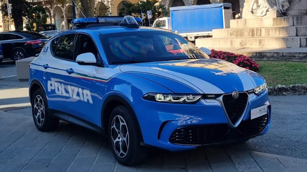 Volante della Polizia a Chiavari nella foto di contesto di GenovaQuotidiana
